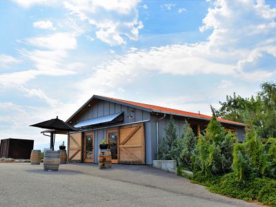 Summer Wine Tour at Three Sisters Winery 