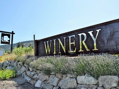 Entrance at Three Sisters Winery 