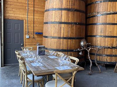 Large Table Private Wine Tasting at Sumac Ridge Estate Winery 
